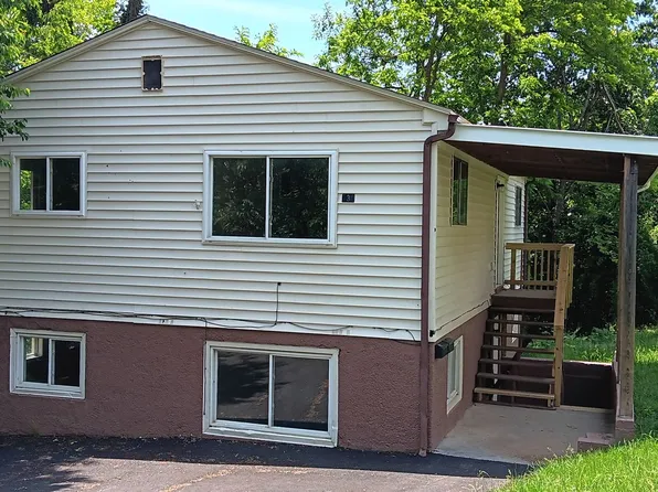 130 East St APT 1, Christiansburg, VA 24073