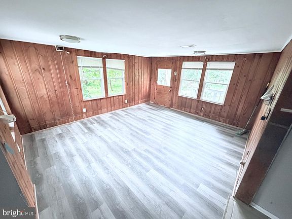 3rd image of 7315 Oxon Hill Rd