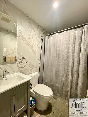 3rd image of 301 Hawthorne St #2F
