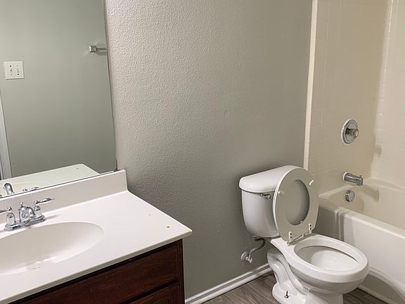5th image of 858 Robinson Ct #858