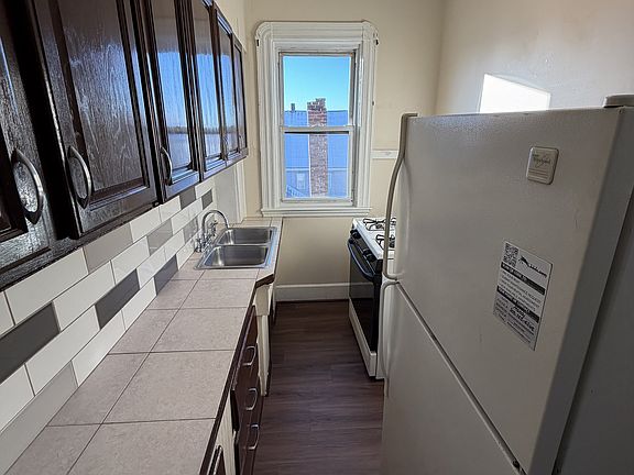3rd image of 316 Coffin Ave #9