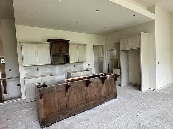 3rd image of 2144 Black Walnut Dr