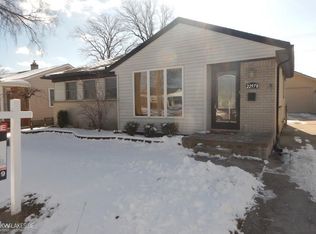 22978 Carolina St, Saint Clair Shores, MI 48080