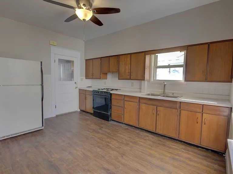514 S Clark St — Photo 2