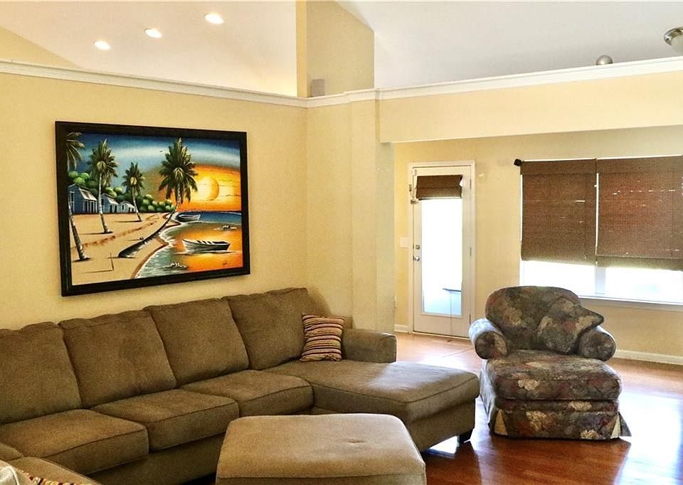 2nd image of 107 Norfolk Cir