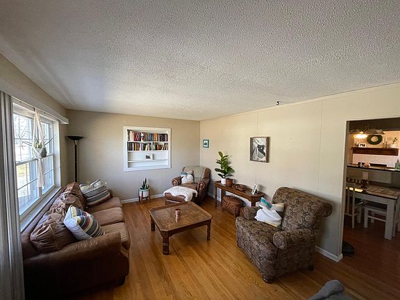 5th image of 656 Russell Lake East Dr