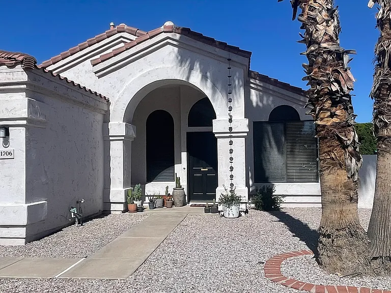 1706 S Gilmore Cir — Photo 2