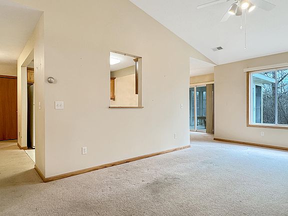 4th image of 246 Greenview