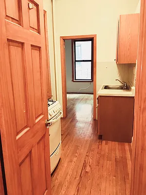 Rented by Warren T Real Estate Corp. | media 15