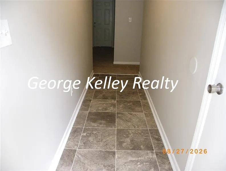 3 bed, 1323 sqft, $1,250 — Photo 2