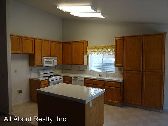 4th image of 1644 Steinbeck Dr