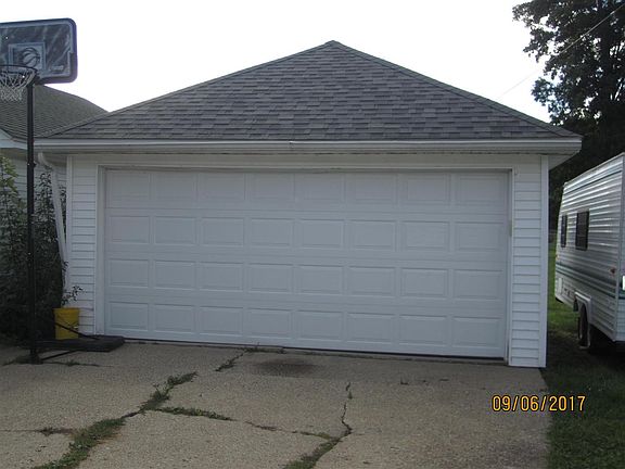 4th image of 1236 E Court St