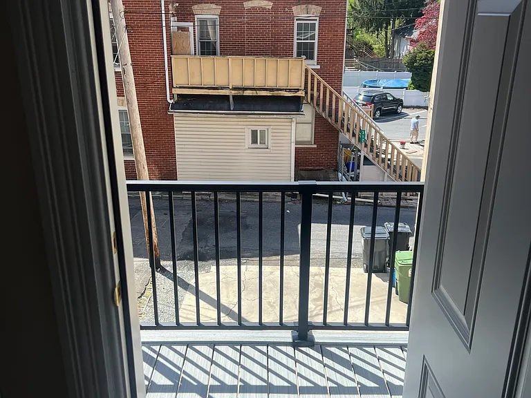 658 Main St — Photo 4