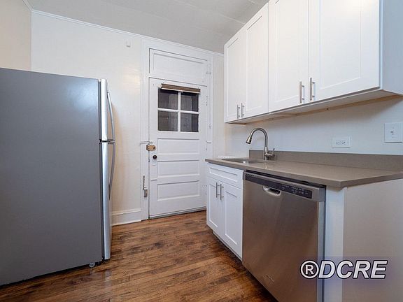 4th image of 1204 W Newport Ave #1