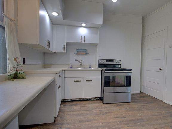 2nd image of 2405 Farnam St #2405