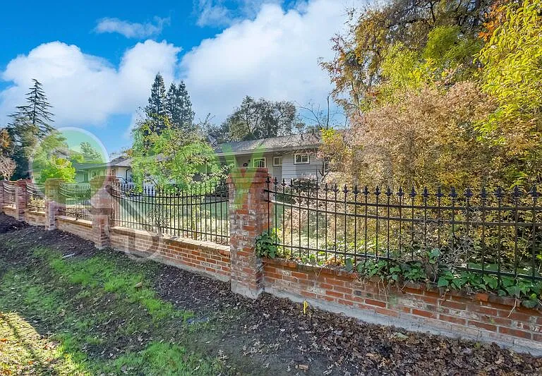 6612 Stanley Ave — Photo 3