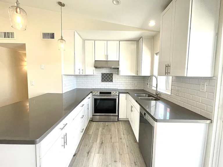 1320 E Bethany Home Rd #36 — Photo 3