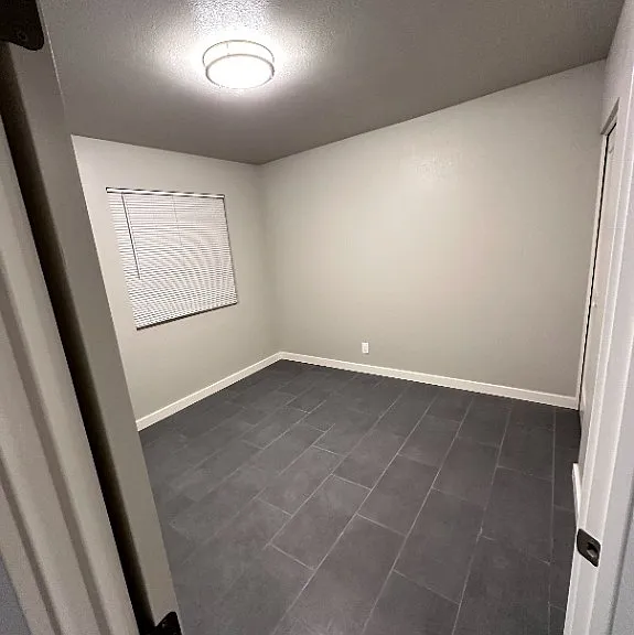 1102 W Cochise Dr #3 — Photo 6