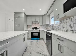 7552 142nd St, Surrey, BC V3W5N8