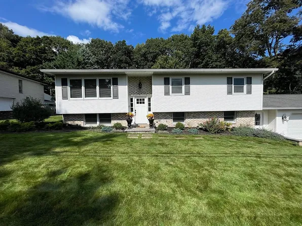 150 Edgewood Dr W, Clarks Summit, PA 18411
