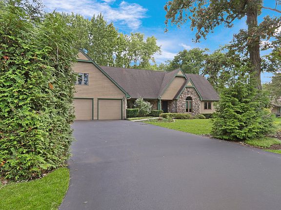 3rd image of 25139 W Caine Rd