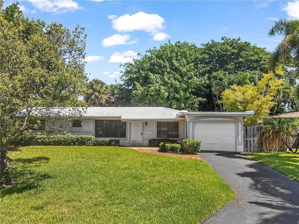 3 bed, 2.0 bath, 1241 sqft, $3,750 — Photo 1