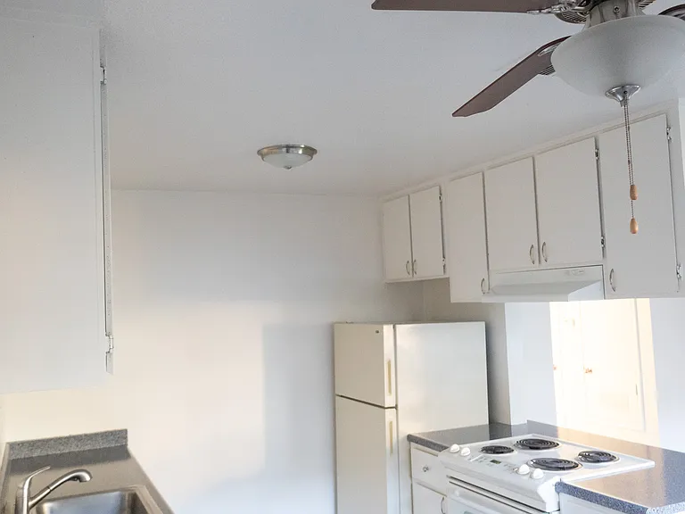 Walnutwood Apartments — Photo 34