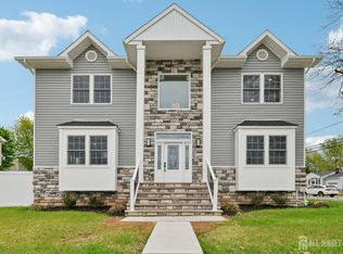 239 Suttons Ln, Edison, NJ 08817