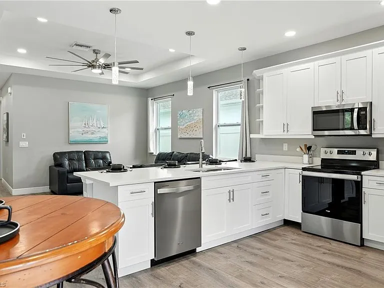 10140 Carolina St — Photo 13
