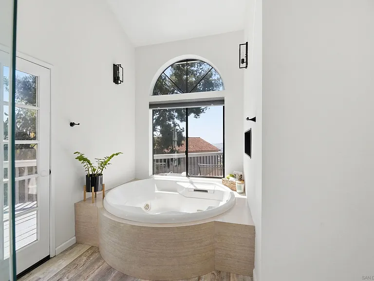 1539 San Miguel Ave — Photo 31
