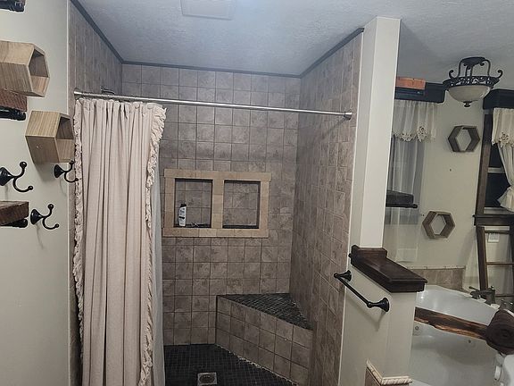 5th image of 228 Acrebrook Dr
