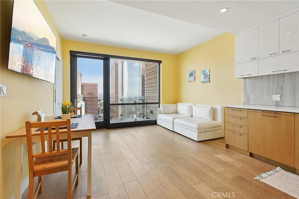 1 bed, 671 sqft, $3,000 — Photo 3