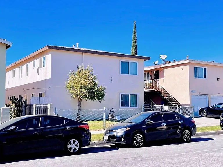 155 N Vecino Dr #159 — Photo 2
