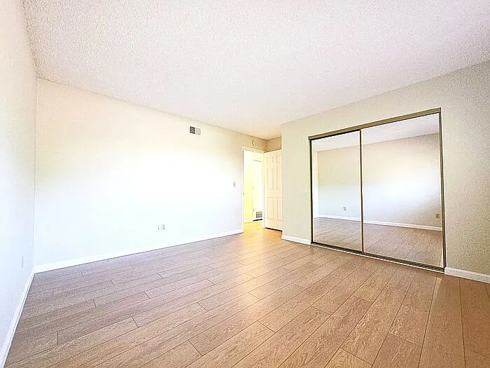 1005 Brinkby Ave #4 — Photo 14