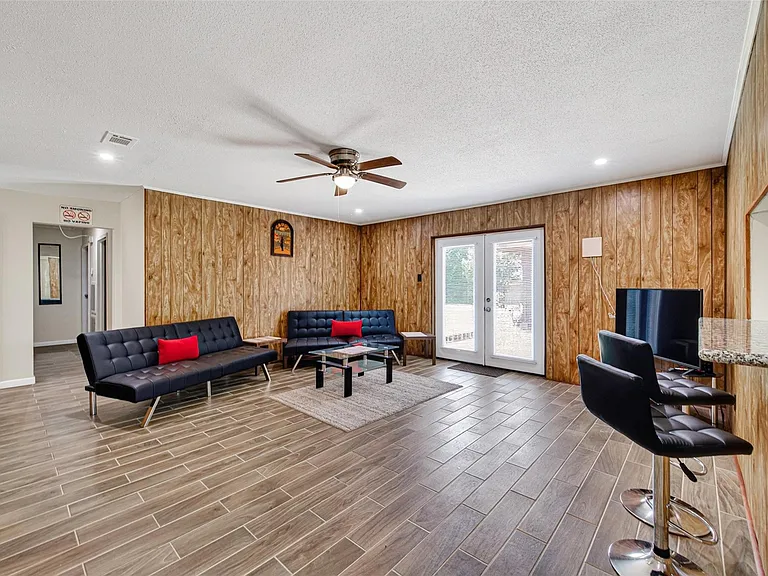 13615 Lynnwood Ln — Photo 12