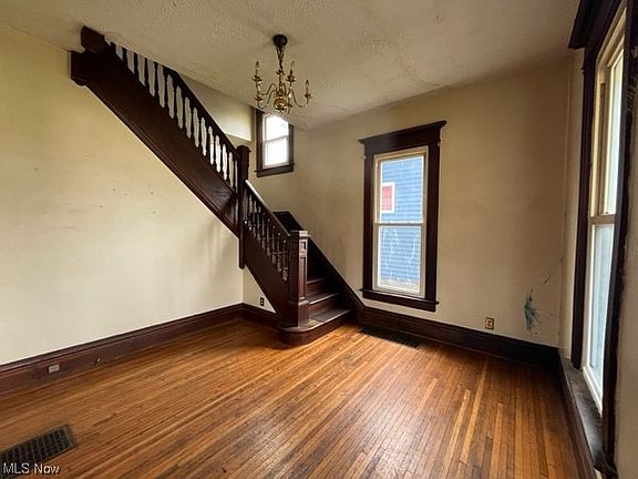 4th image of 950 McIntire Ave