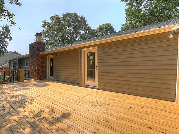 5th image of 673 Village Creek Dr