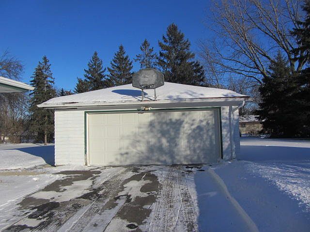 2nd image of 3400 S Moorland Rd