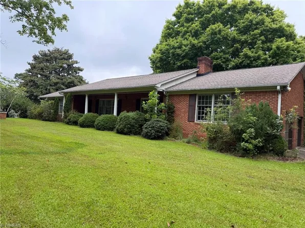 3828 Waterview Rd, High Point, NC 27265