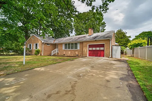 110 Marvin Dr Photo 1