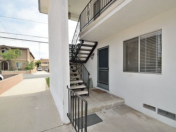 2nd image of 2321 Carnegie Ln APT 1