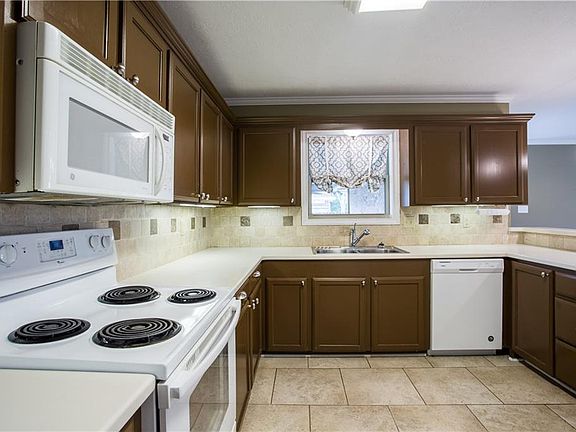 5th image of 2225 Barbe Ct