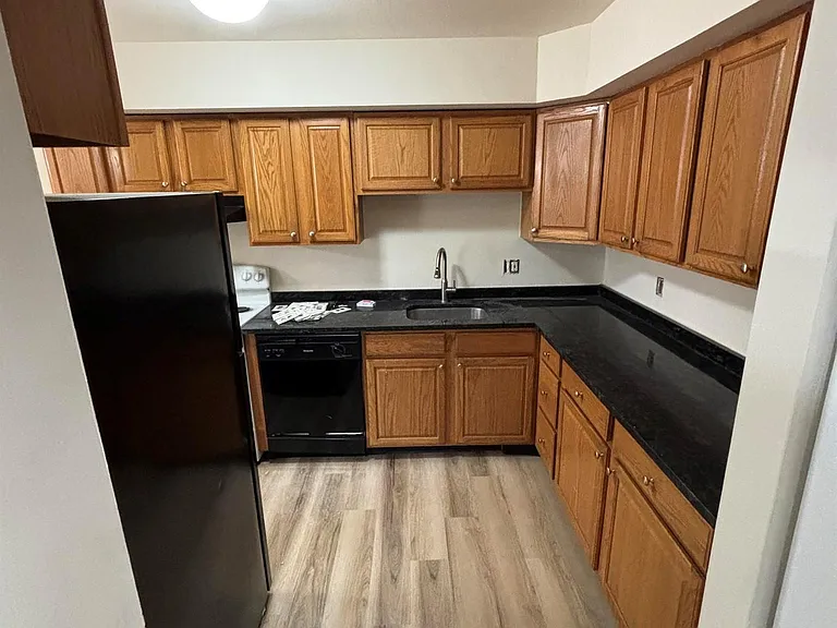 241 Washington Pl — Photo 7