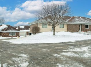 427 8th Ave SW #10, Waverly, IA 50677