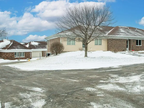 427 8th Ave SW #10, Waverly, IA 50677