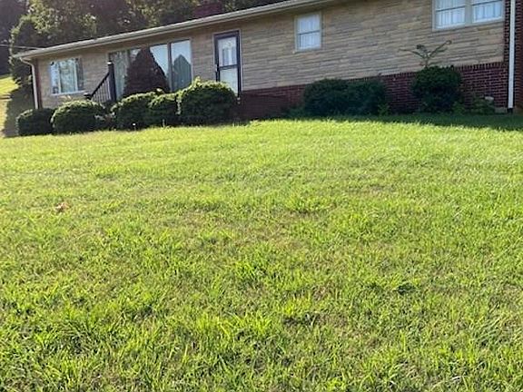 3rd image of 1656 Columbus Dr
