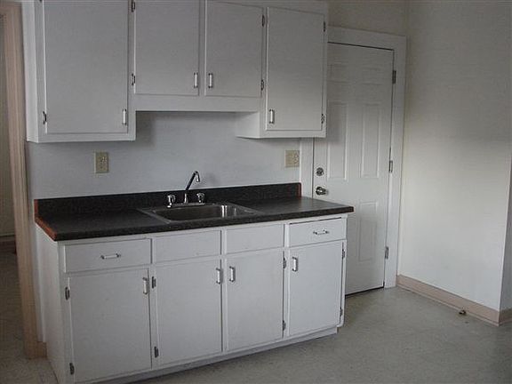 White kitchen cabinets