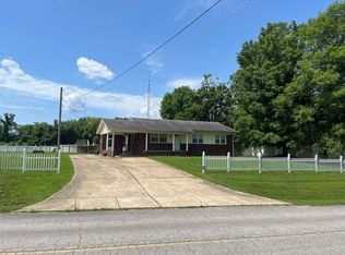 8181 Cedar Grove Rd, Big Sandy, TN 38221