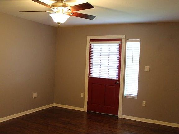 3rd image of 323 Willow Springs Dr