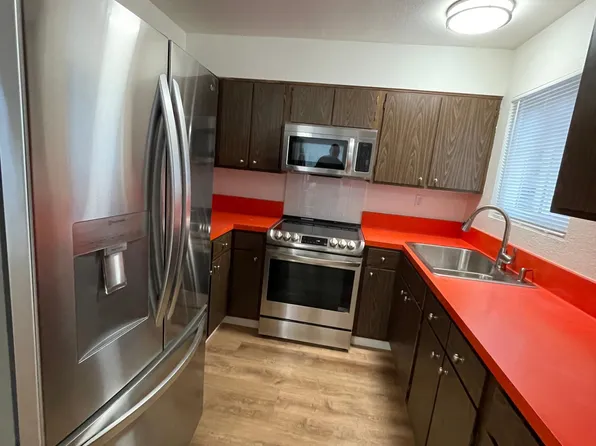 236 Hawthorne St #4, Monterey, CA 93940